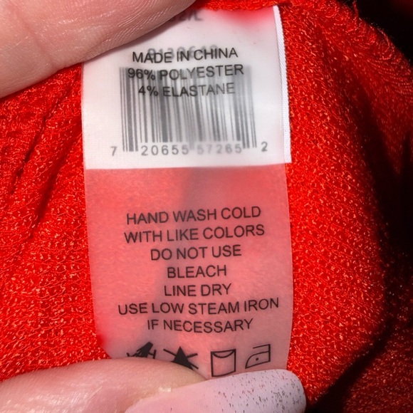 NWT Vince Camuto Off-Shoulder Red Top - Picture 6 of 6